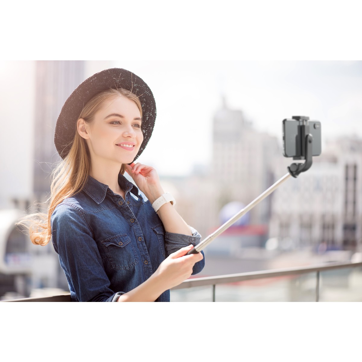 Selfie Stick FREEDOM mit integriertem Stativ für bluetoothfähige Geräte
